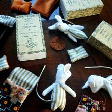 Egérke  - textiljáték csokoládés dobozban kiegészítőkkel