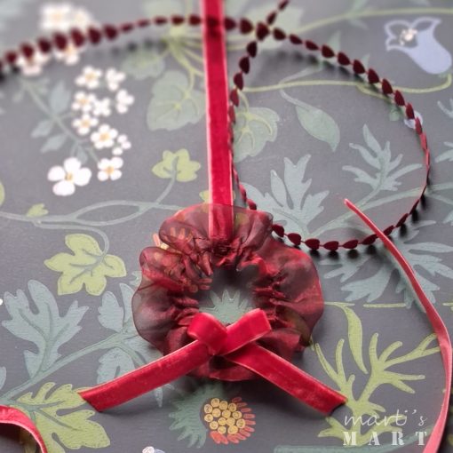 Karácsonyi textil mini koszorú, kitűző és dekor, piros_organza