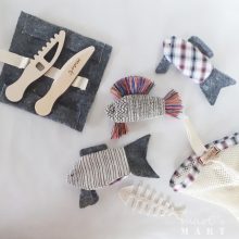 HALAK - halpiaci áru, konyhai szerepjáték készlet, kockás mintás, bordó-fehér-szürke kés készlettel