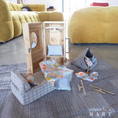   hordozható babaszoba - babaház készlet - szekrény, ruhafogasokkal, tükörrel, ágy ágyneművel, pasztell rózsaszín