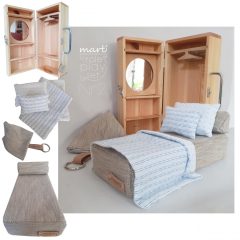   hordozható babaszoba - babaház készlet - szekrény, ruhafogasokkal, tükörrel, ágy ágyneművel, tűpöttyös, bézs - fehér - kék