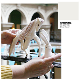 PANTONE 11-4201 CLOUD DANCER, a 2026-os év színe  